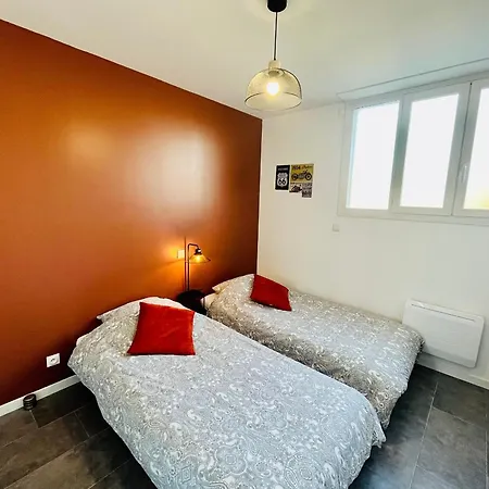Maison Familiale Pres Du De Avec Terrasse Et Grand Parking - Fr-1-410-419 Nyaraló Mansigné